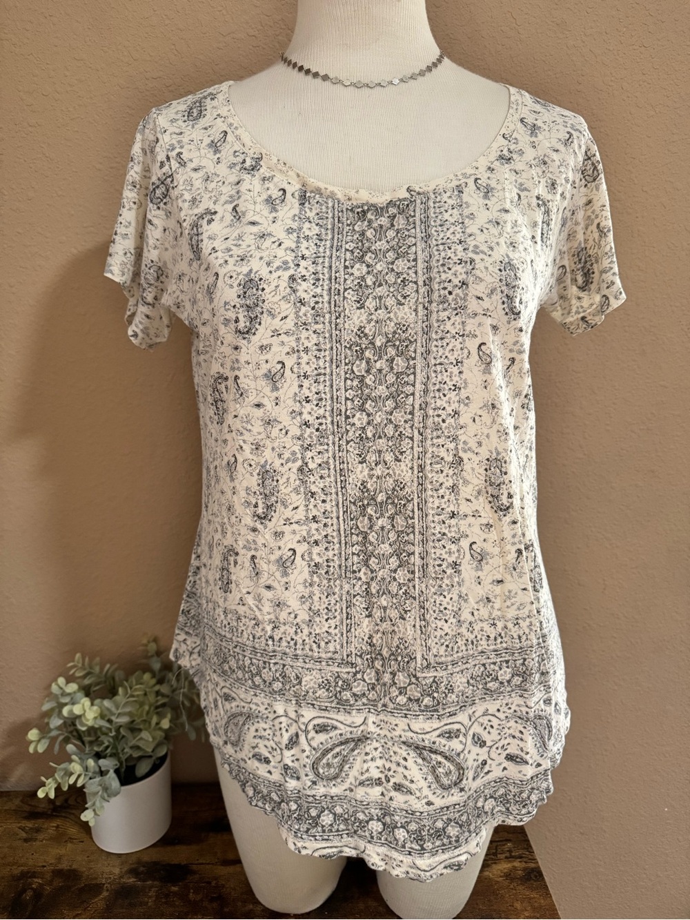 Lucky Brand Women's Cream Paisley Scoop Neck Short Sleeve Top